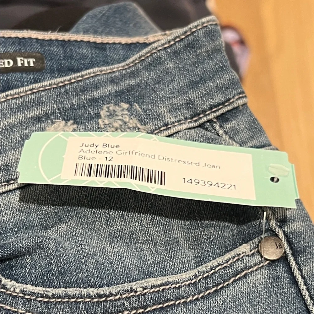 Judy Blue Distressed Adeline relaxed fit Blue Jeans‎ 13/31